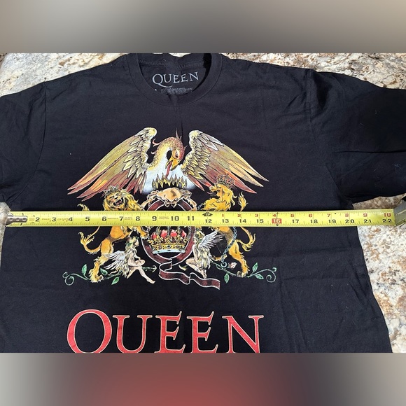 Queen t-shirt sz LG like new black w phoenix lions logo women’s - Picture 4 of 6